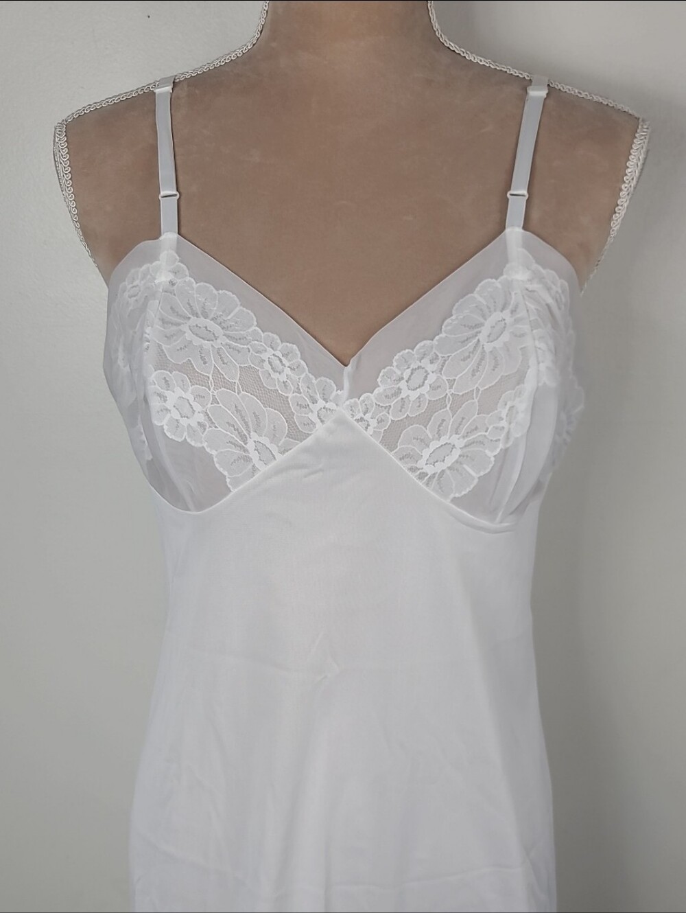 Vintage 70's Vanity Fair Ivory White Nylon Lace Trim 24" Full Slip Dress 38 - Picture 6 of 15